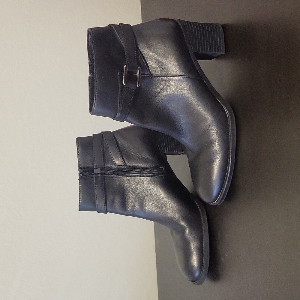 Women's black boots🖤